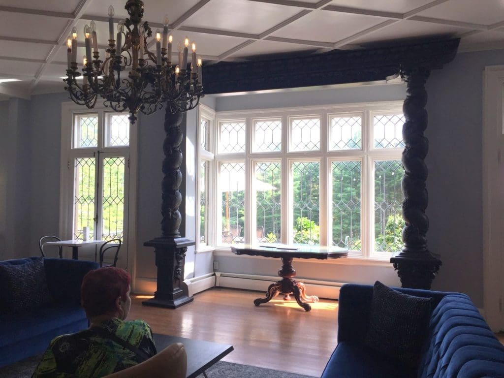 7 Hills Inn, Plunkett Lounge
